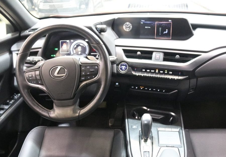 Lexus UX full