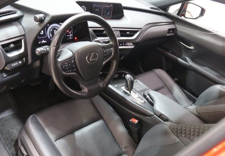 Lexus UX full