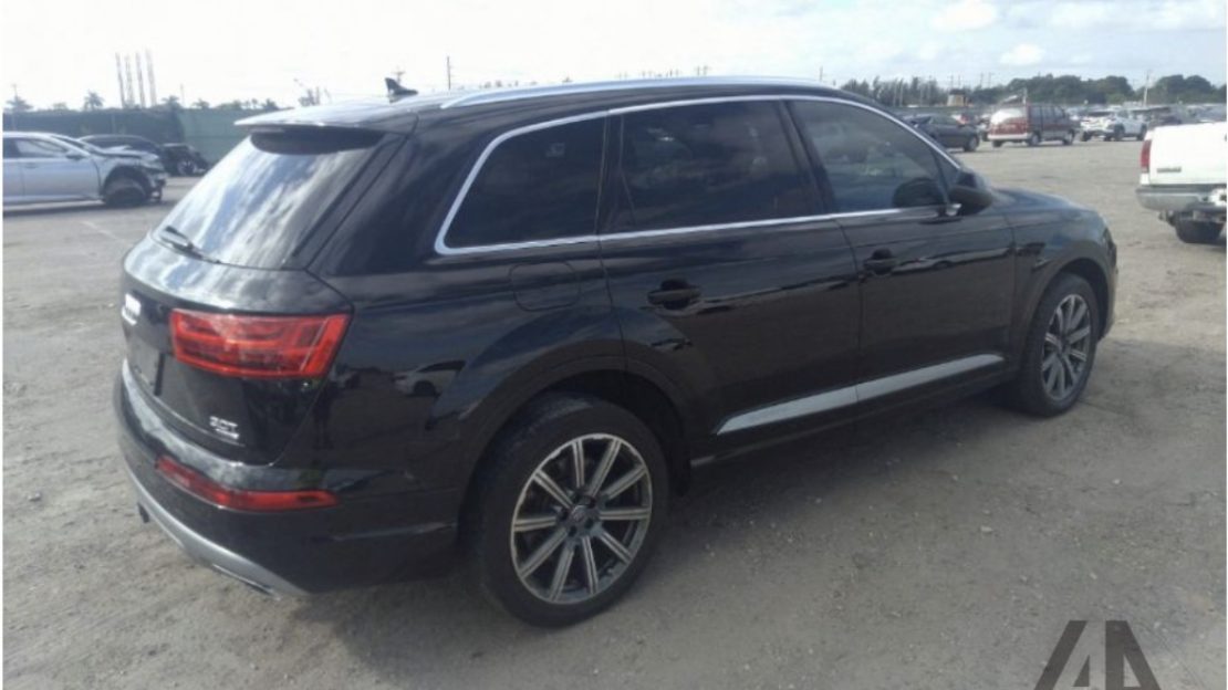 Audi Q7 full